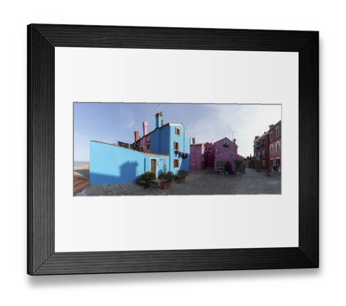 Framed Print : Bunte Hauser mit farbenprachtiger Fassade
