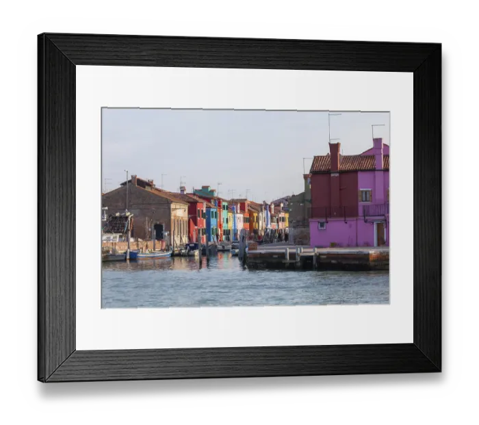 Framed Print : Blick vom Meer, bunte Hauser in Burano