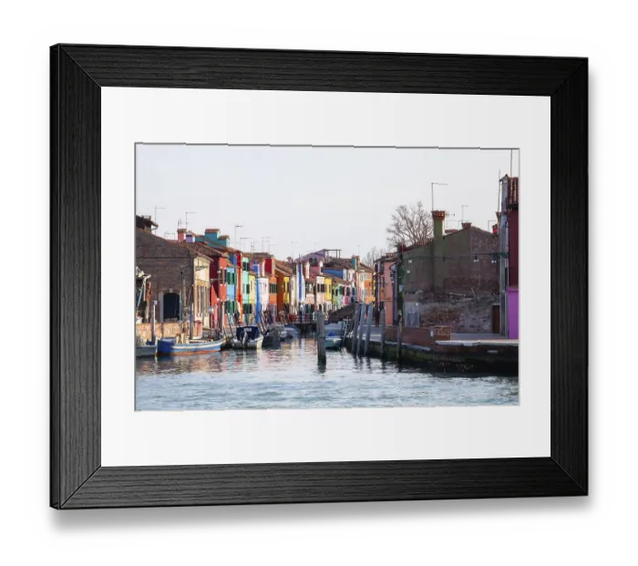 Framed Print : Blick vom Meer, bunte Hauser in Burano