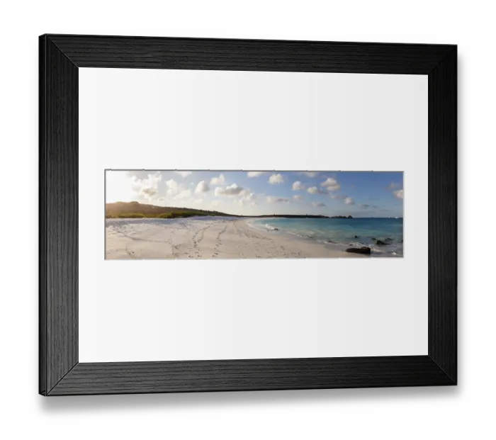 Framed Print : Gardner Bay beach, Isla Espanola