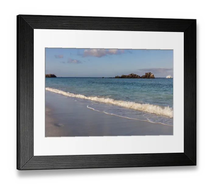 Framed Print : Gardner Bay beach, Isla Espanola