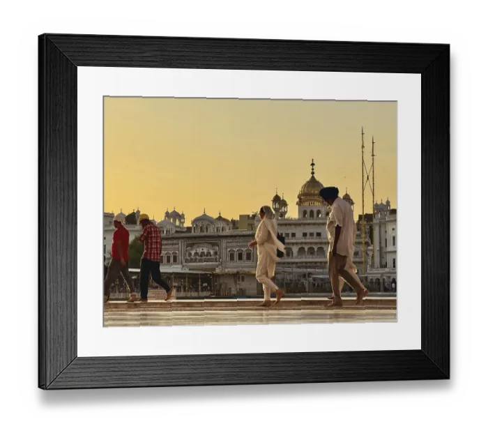 Framed Print : Devotees at the Harmandir Sahib or Hari Mandir (temple of God) Framed Print : Devotees at the Harmandir Sahib or Hari Mandir (temple of God)