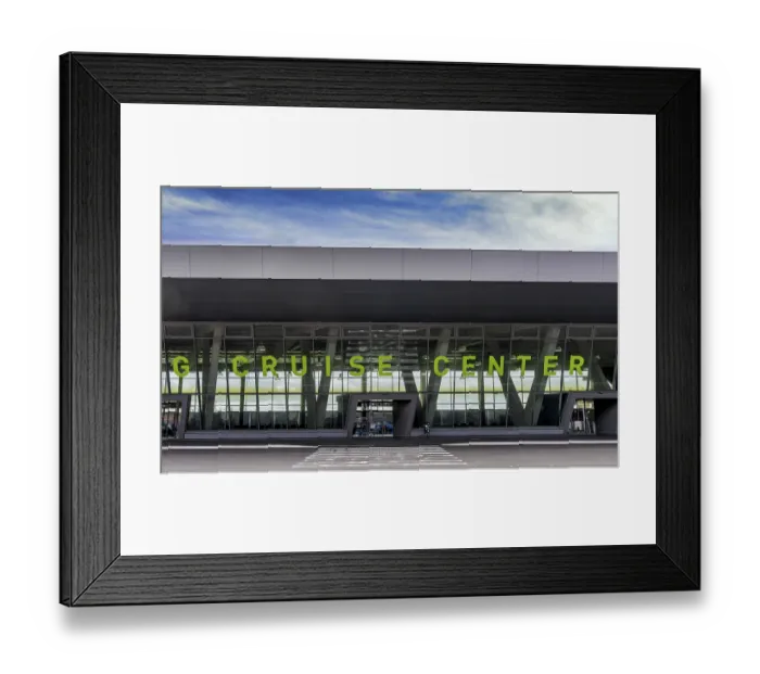 Framed Print : Hamburg Cruise Centre at Dockland
