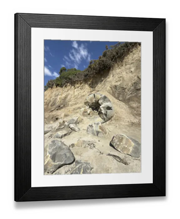 Framed Print : Round stones of the Moeraki Boulders at Moeraki Beach