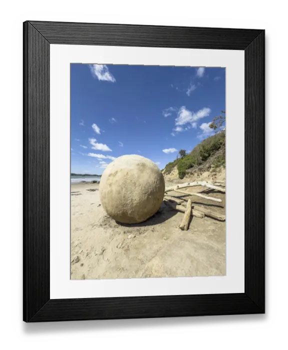 Framed Print : Round stones of the Moeraki Boulders at Moeraki Beach
