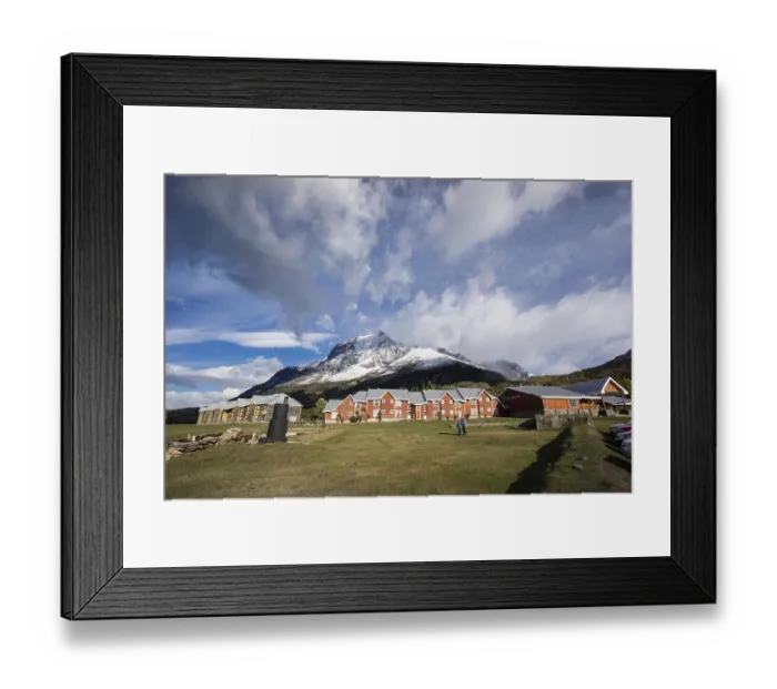 Framed Print : Hotel Las Torres, trekking W, Parque nacional Torres del Paine