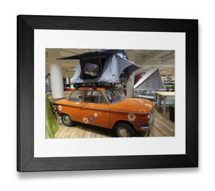 Framed Print : Dachzelt auf NSU-Oldtimer - Innenansicht Globetrotter-Filiale Koln Framed Print : Dachzelt auf NSU-Oldtimer - Innenansicht Globetrotter-Filiale Koln