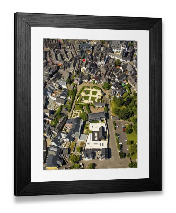 Framed Print : Recognisable the magnificent building