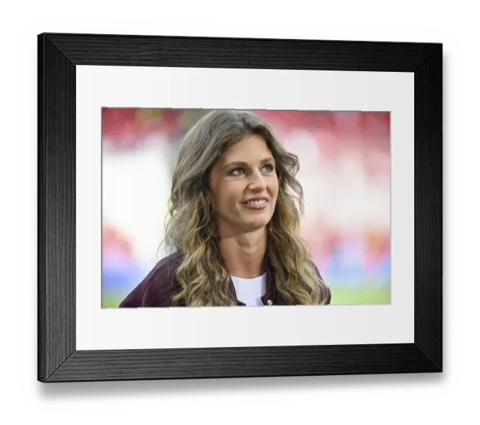 Framed Print : SKY presenter Mara Mones, portrait