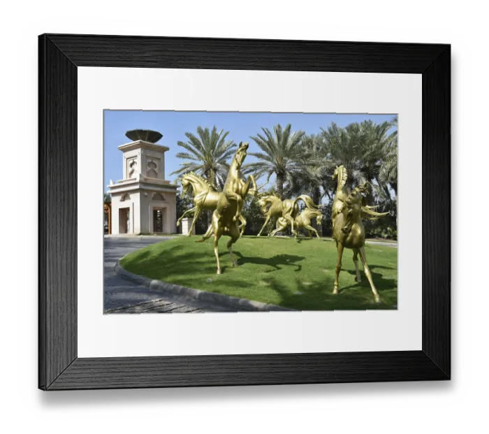 Framed Print : Gilded horses at the entrance of the Madinat Jumeirah Resort in Dubai