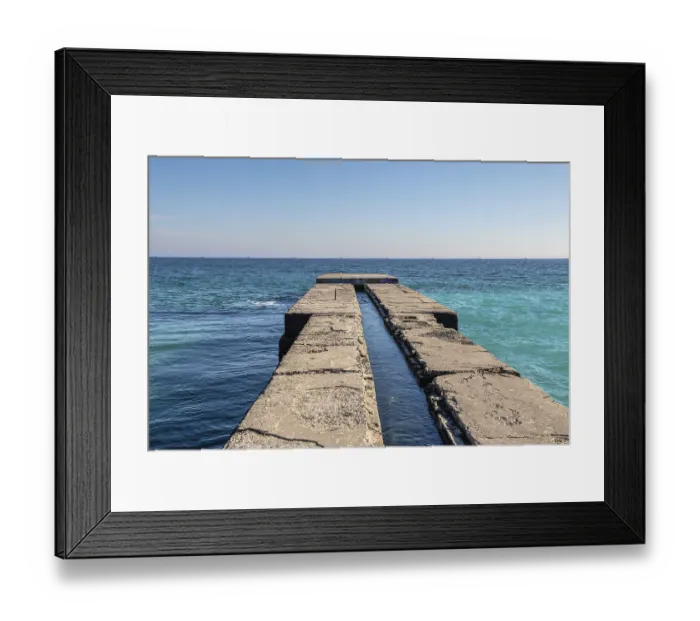 Framed Print : Odessa, Ukraine 11.02.2022. Sunny winter day on the Beach at the 13 Stations of the Big Fountain in Odessa