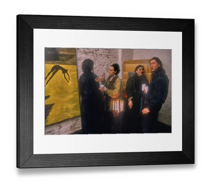 Framed Print : Germany, Berlin, 03.11.1991, Vernissage in the gallery Knaack 90