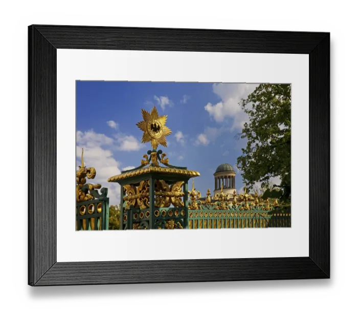 Framed Print : Golden star with black eagle on the fence of Charlottenburg Palace and dome of the Stuler Building Framed Print : Golden star with black eagle on the fence of Charlottenburg Palace and dome of the Stuler Building