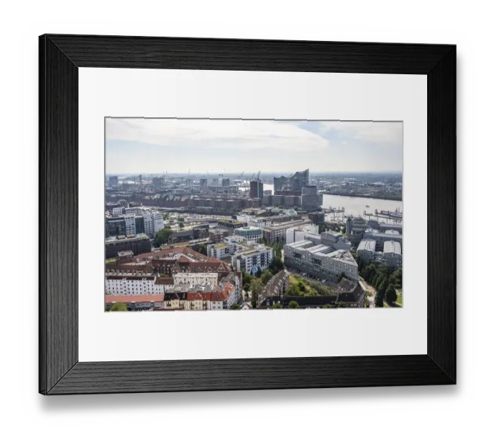 Framed Print : City view, view of the Elbe with Elbphilharmonie Framed Print : City view, view of the Elbe with Elbphilharmonie