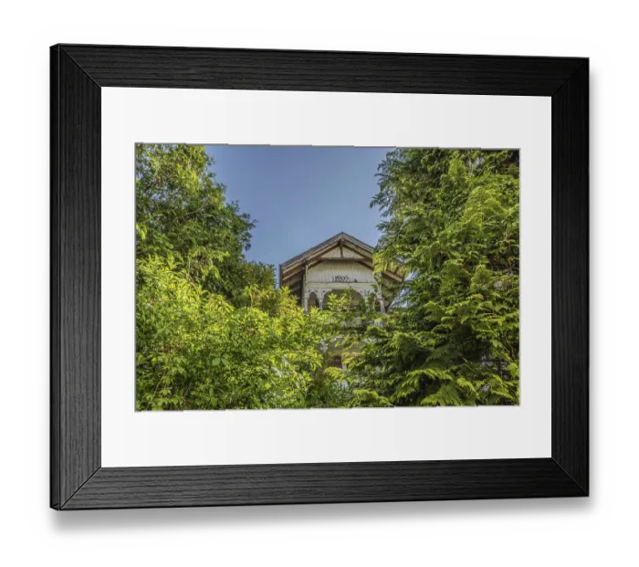Framed Print : Multi-storey residential building built in 1903 in front of demolition
