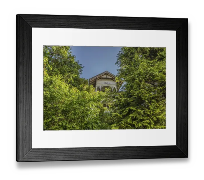 Framed Print : Multi-storey residential building built in 1903 in front of demolition