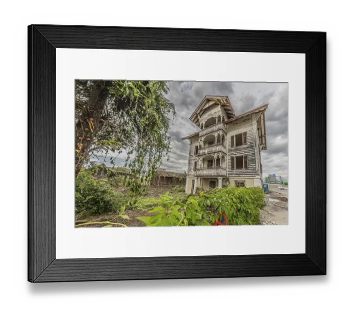 Framed Print : Multi-storey residential building built in 1903 in front of demolition