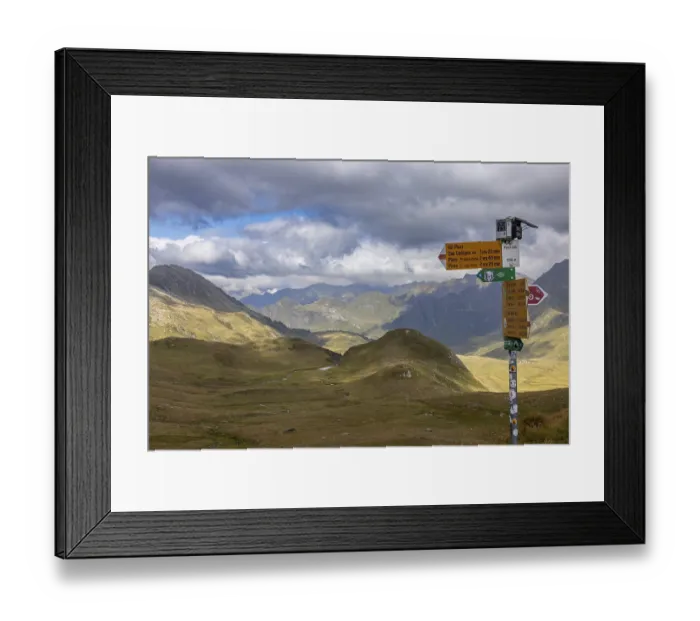 Framed Print : Guide on Passo Sole, Val Piora with Capanna Cadagno Framed Print : Guide on Passo Sole, Val Piora with Capanna Cadagno