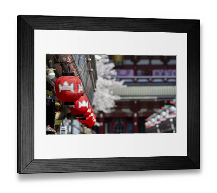 Framed Print : Red lanterns on Nakamise-dori shopping street Framed Print : Red lanterns on Nakamise-dori shopping street