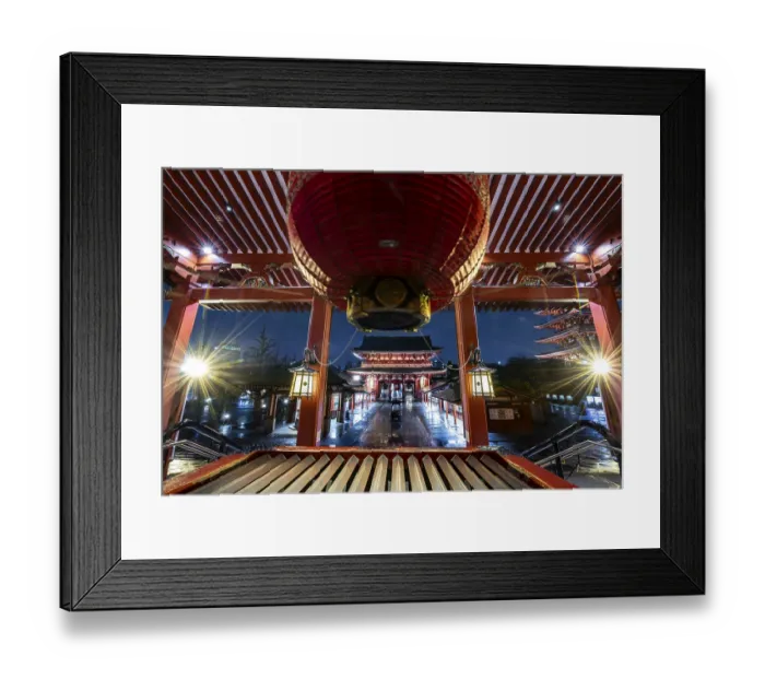 Framed Print : View from the main hall with a huge red lantern to the illuminated Hozomon Schazkammer Gate of Asakusa Framed Print : View from the main hall with a huge red lantern to the illuminated Hozomon Schazkammer Gate of Asakusa