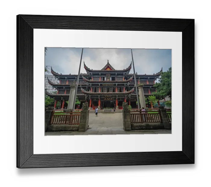 Framed Print : Chengdu, China - July 2019 : Gates to the courtyard in front of an impressive temple in Wenshu Monastery