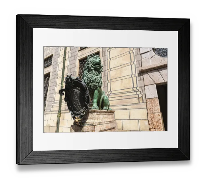 Framed Print : Bavarian Lion Statue at Munich Residence Palace in Odeonplatz