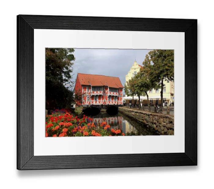 Framed Print : Vaulted, heritage-protected half-timbered house in Runde Grube 4 in the Hanseatic City of Wismar