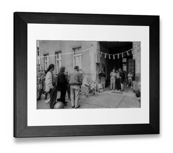 Framed Print : Germany, Berlin, 12.9.1992, courtyard festival at RaumerstraBe 33