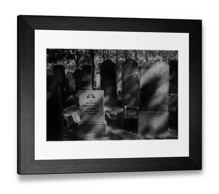 Framed Print : Germany, Berlin, 11.9.1992, cemetery of the Jewish community AdaB Yisroel in Weissensee Germany