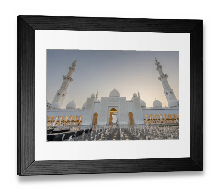 Framed Print : The majestic Sheikh Zayed Grand Mosque in Abu Dhabi
