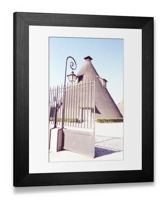 Framed Print : Frankrijk: Beaune Fort Framed Print : Frankrijk: Beaune Fort