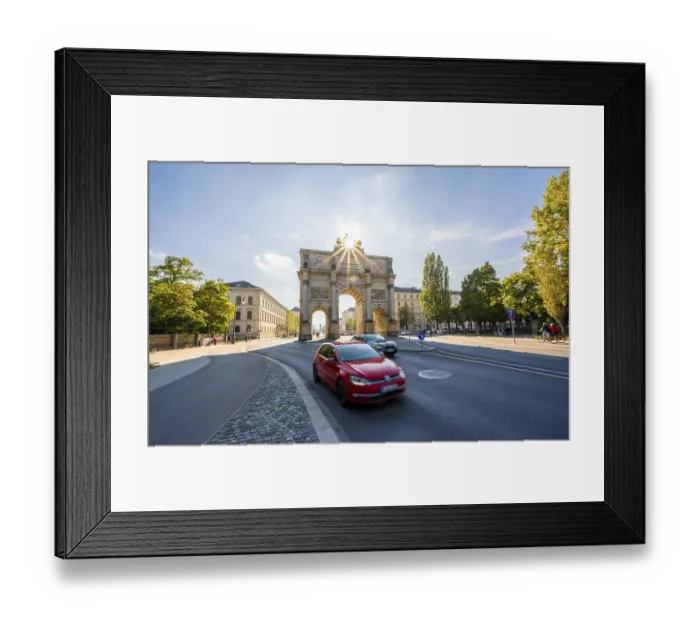 Framed Print : Sun Star, Siegestor, Car drives along Leopoldstrasse