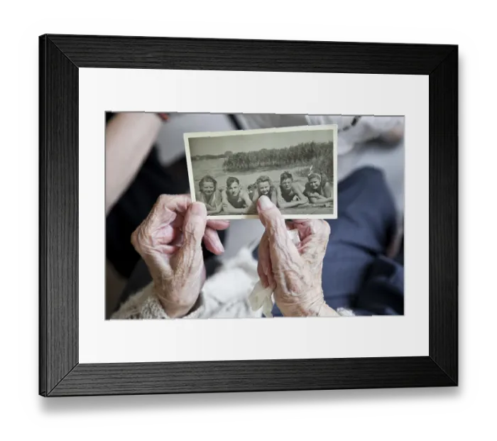 Framed Print : Viewing old photo, old lady's hands holding a historic black and white photography from 1940's Framed Print : Viewing old photo, old lady's hands holding a historic black and white photography from 1940's