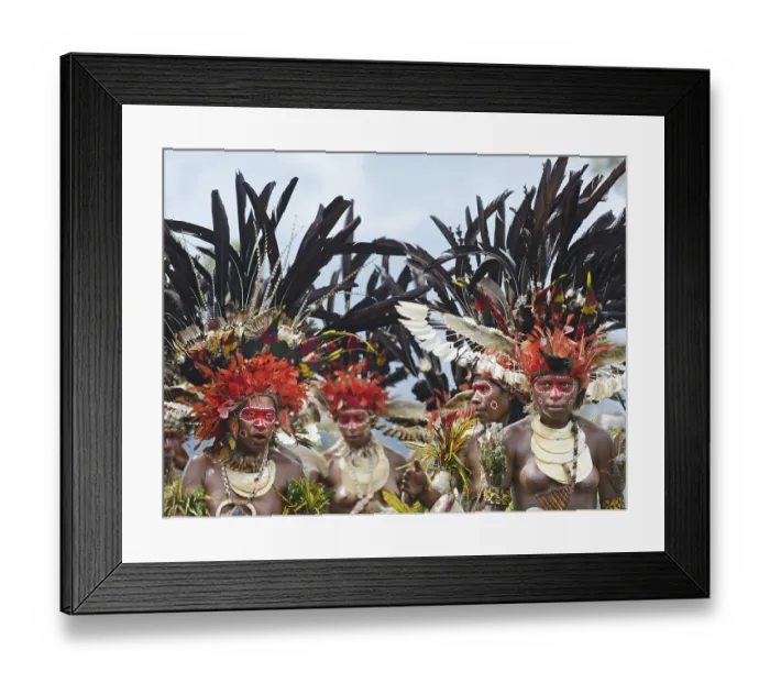 Framed Print : Sing-sing group from Western Highlands performing at Hagen Show Framed Print : Sing-sing group from Western Highlands performing at Hagen Show