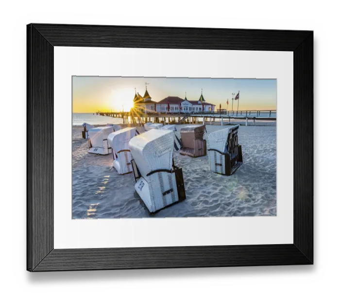 Framed Print : Pier Ahlbeck, restaurant, beach chairs
