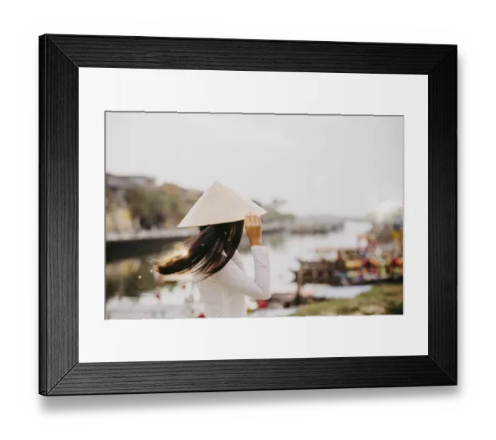 Framed Print : Vietnamese woman in Hoi An, Vietnam