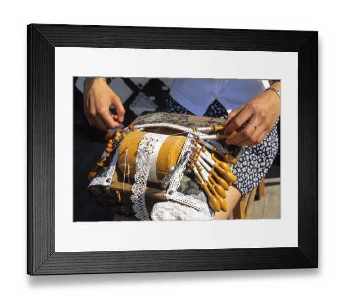 Framed Print : Dentelliere, lacemaker, Le Puy-en-Velay