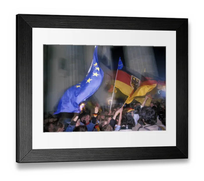 Framed Print : German flags, citizens of Berlin celebrating the reunion of East Framed Print : German flags, citizens of Berlin celebrating the reunion of East