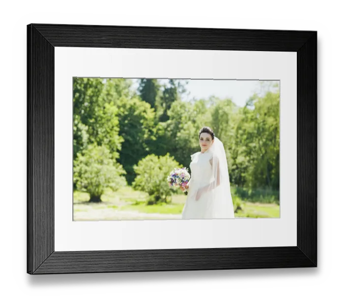 Framed Print : Gorgeus brunette bride outdoors Framed Print : Gorgeus brunette bride outdoors