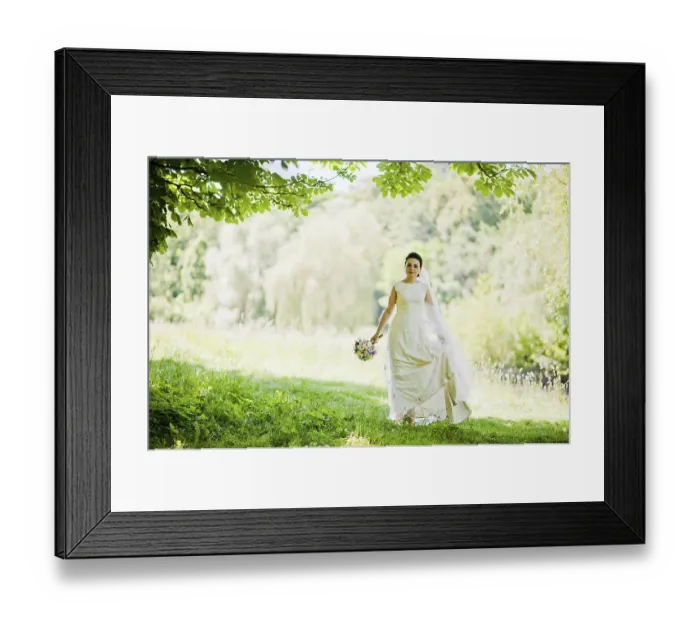 Framed Print : Gorgeus brunette bride outdoors Framed Print : Gorgeus brunette bride outdoors