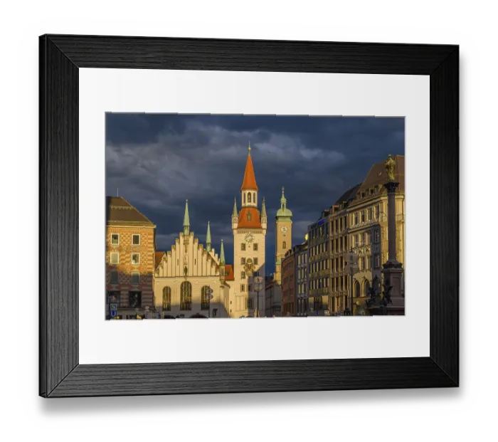 Framed Print : MUNCHEN, GERMANY - JULY 25, 2015: Sunset view of Marienplatz central square with the Old Town Hall