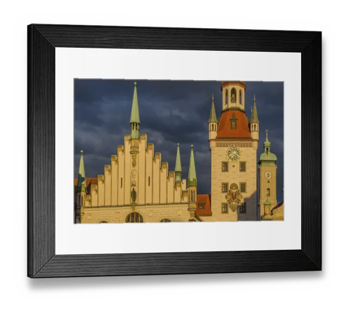 Framed Print : MUNCHEN, GERMANY - JULY 25, 2015: Sunset view of Marienplatz central square with the Old Town Hall Framed Print : MUNCHEN, GERMANY - JULY 25, 2015: Sunset view of Marienplatz central square with the Old Town Hall