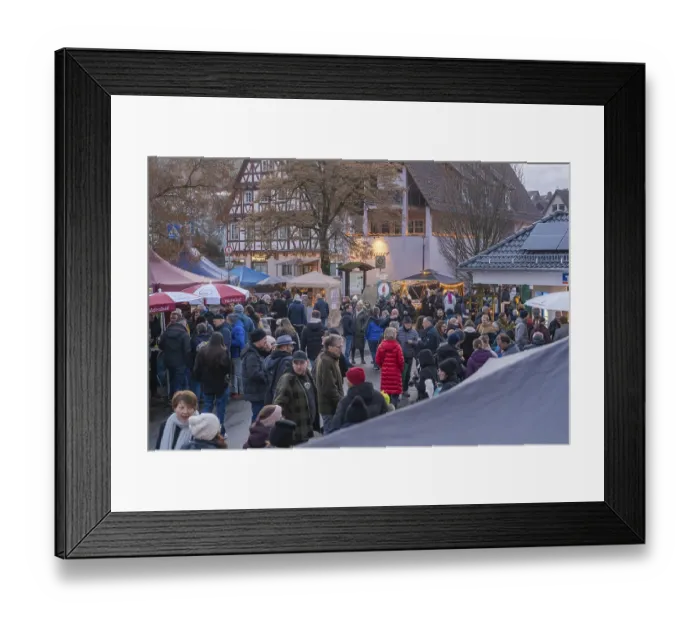 Framed Print : Lively Christmas market in front of half-timbered houses and trees
