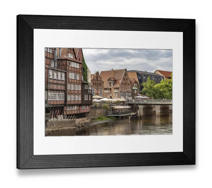 Framed Print : Fachwerkhauser des Kneipenviertel Stintmarkt am Luneburger Hafen Framed Print : Fachwerkhauser des Kneipenviertel Stintmarkt am Luneburger Hafen