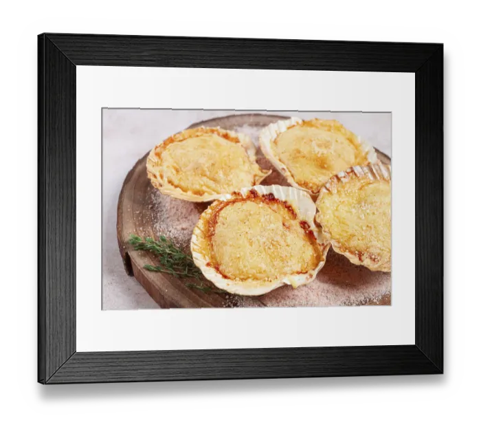 Framed Print : Scallop, baked in shells, with cheese and spices