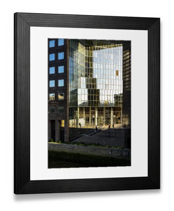 Framed Print : London, United Kingdom - 16 May 2025 Framed Print : London, United Kingdom - 16 May 2025