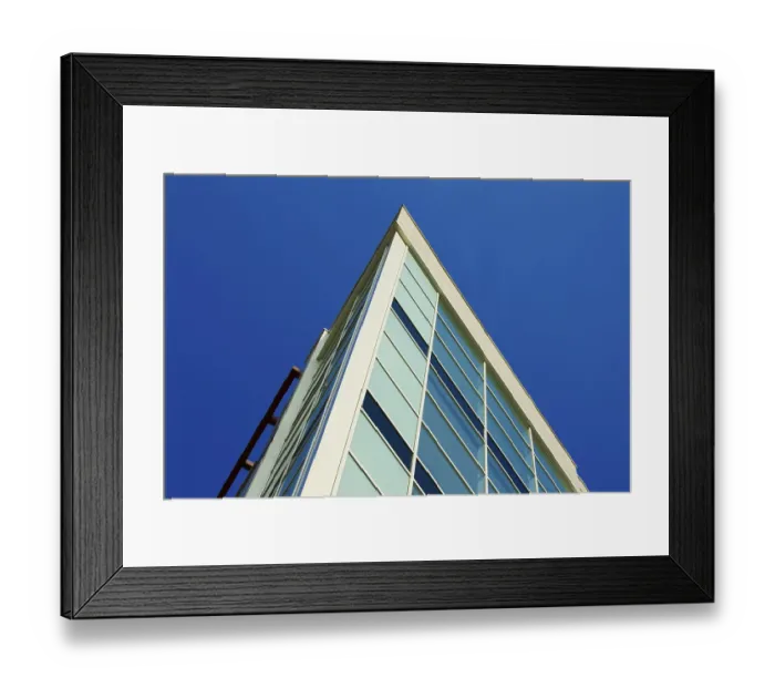 Framed Print : Skyscraper looking in the sky Framed Print : Skyscraper looking in the sky