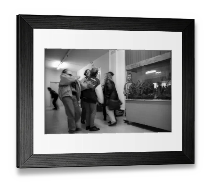 Framed Print : Germany, Cottbus, 23.10.1992, children in the corridor Framed Print : Germany, Cottbus, 23.10.1992, children in the corridor
