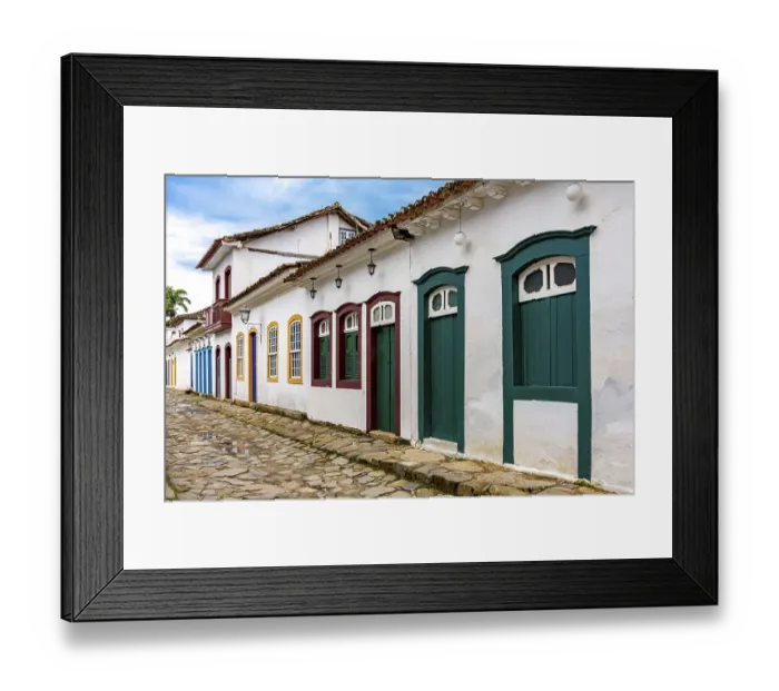 Framed Print : Old colonial style houses on the streets of the historic city of Paraty