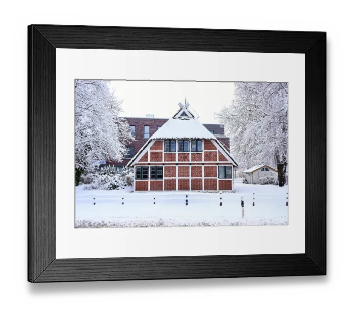 Framed Print : Historic half-timbered house on Suderquerweg in Hamburg